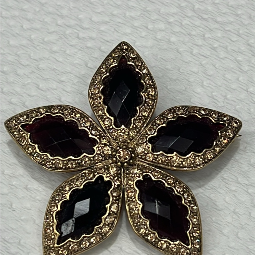 Brooch Elegant Gold and red Monet